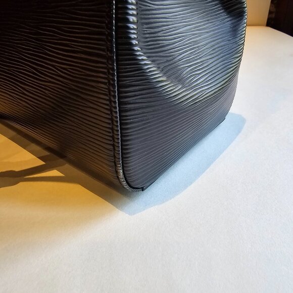 LOUIS VUITTON Louis Vuitton Black Epi Leather Brea MM Bag - Picture 11 of 16